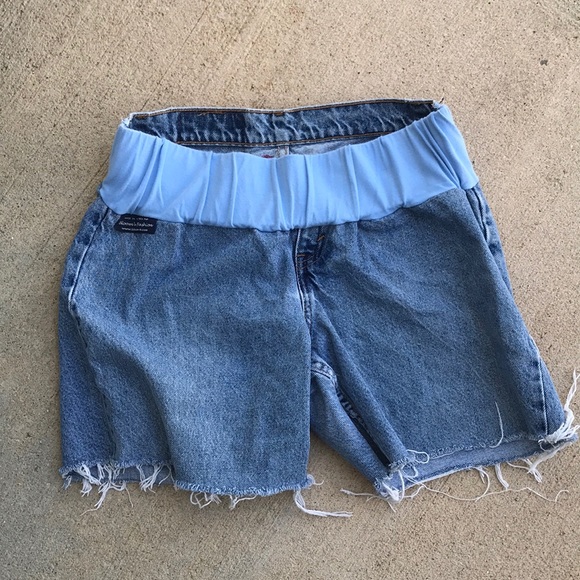 levis maternity shorts